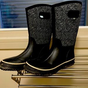 Beautiful and stylish woman’s RAinboots. Used once.